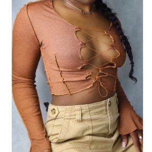 - brown lace up crop top 🤎